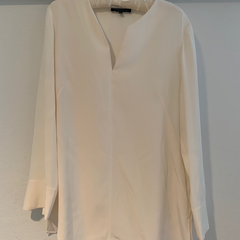 Beautiful cram colored blouse- 100% Silk!